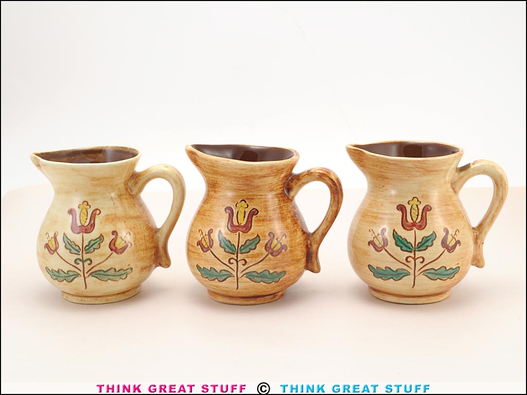 Product photo #100_9711 of SKU 21004029 (Pennsbury Pottery, (3) Tulips 1-cup Creamer Pitchers)