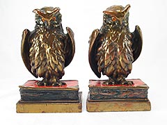 Pair of 1920s antique bookends in the form of owls, made by the Pompeian Bronze Company