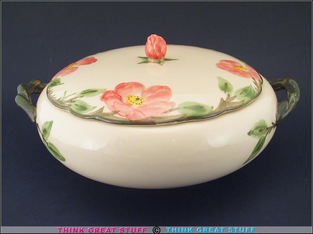 Product photo #100_8520 of SKU 21004003 (1940-1947 USA Franciscan Desert Rose Covered Casserole)