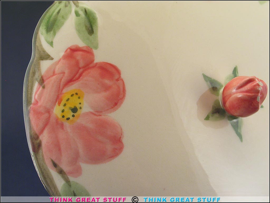 Product photo #100_8533 of SKU 21004003 (1940s Franciscan Desert Rose Covered Casserole, USA Rare Early Piece)