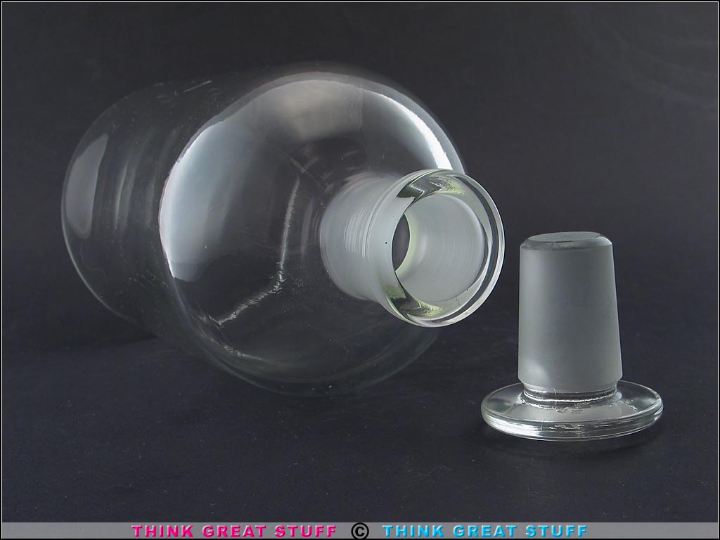 Product photo #100_8780 of SKU 21004013 (Vintage 1L Pyrex Reagent Bottle #29 w/ Solid Glass Stopper)