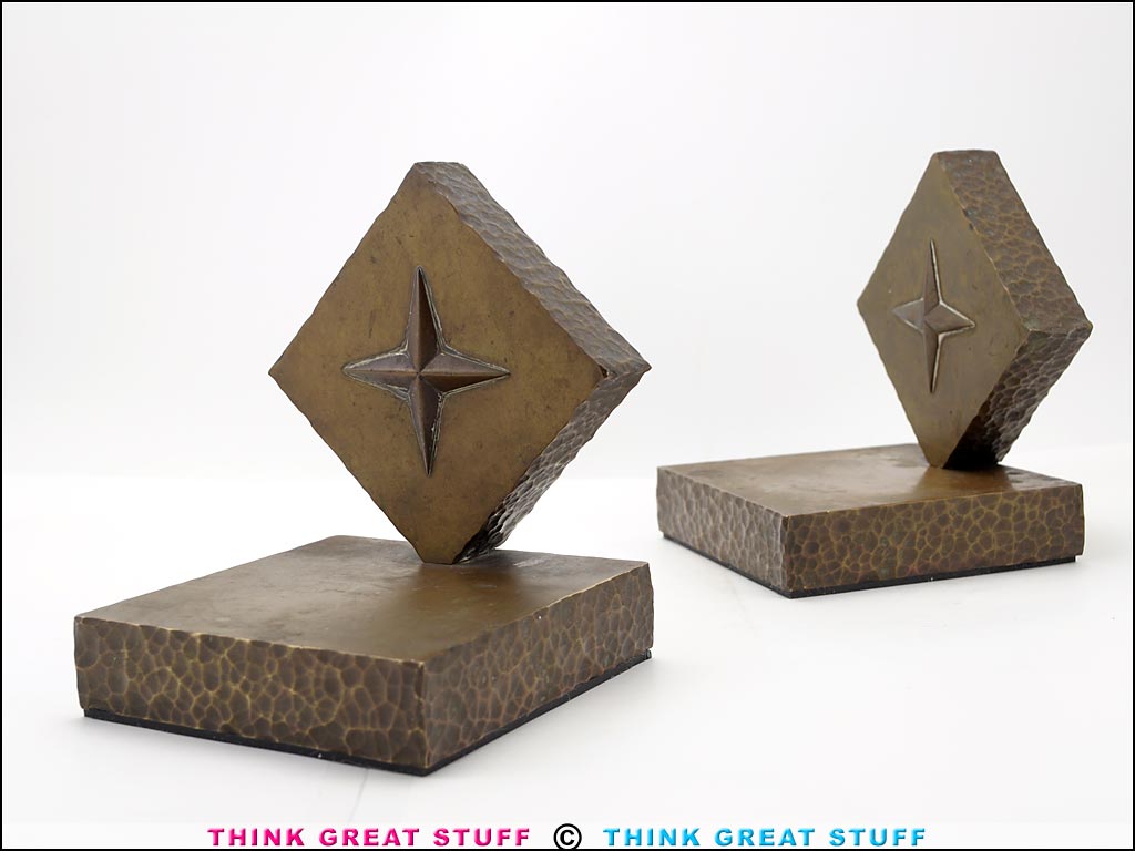 Product photo #100_9120 of SKU 21001345 (Maker 4-Point Compass Rose Handmade Antique Brass Bookends)