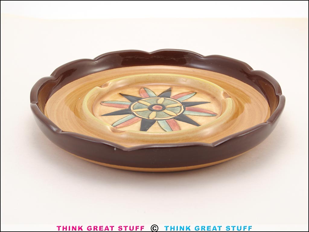 Product photo #100_9671 of SKU 21004025 (Pennsbury Pottery, 8-inch Scalloped Hex Ashtray)