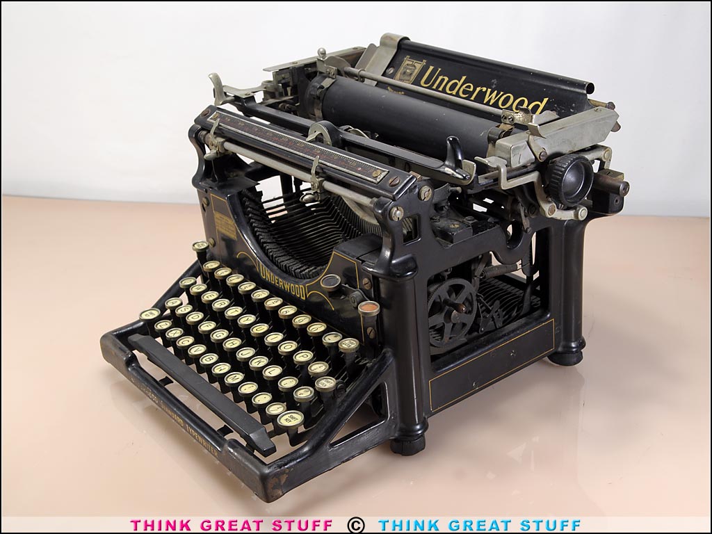 Product photo #100_9861 of SKU 21006010 (1917 Underwood Model 5 Antique Desktop Typewriter, sn 1040566)