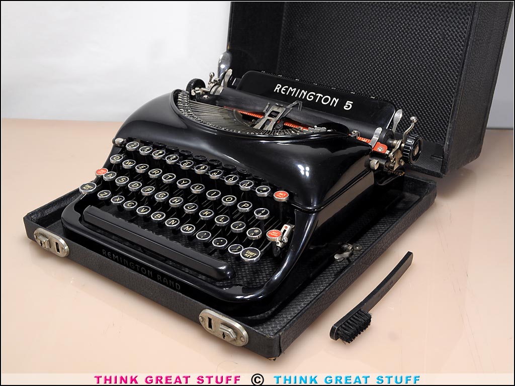 Product photo #100_9911 of SKU 21006012 (1937 Remington Rand Model 5 Streamline Portable Typewriter)